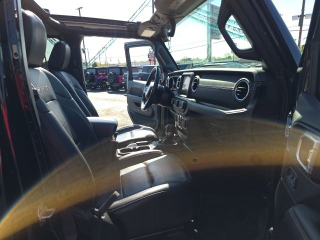 Used 2023 Jeep Wrangler Unlimited Sahara w/ Cold Weather Group image 40