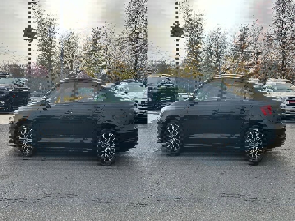 Used 2017 Volkswagen Jetta Sport w/ Jetta Sport Lighting Package image 4
