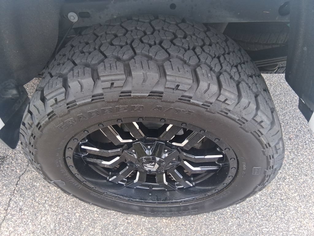 Used 2022 Chevrolet Colorado Z71 w/ Safety Package AWD/4WD image 8