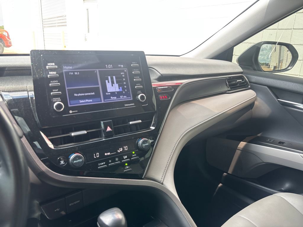Used 2023 Toyota Camry SE image 16