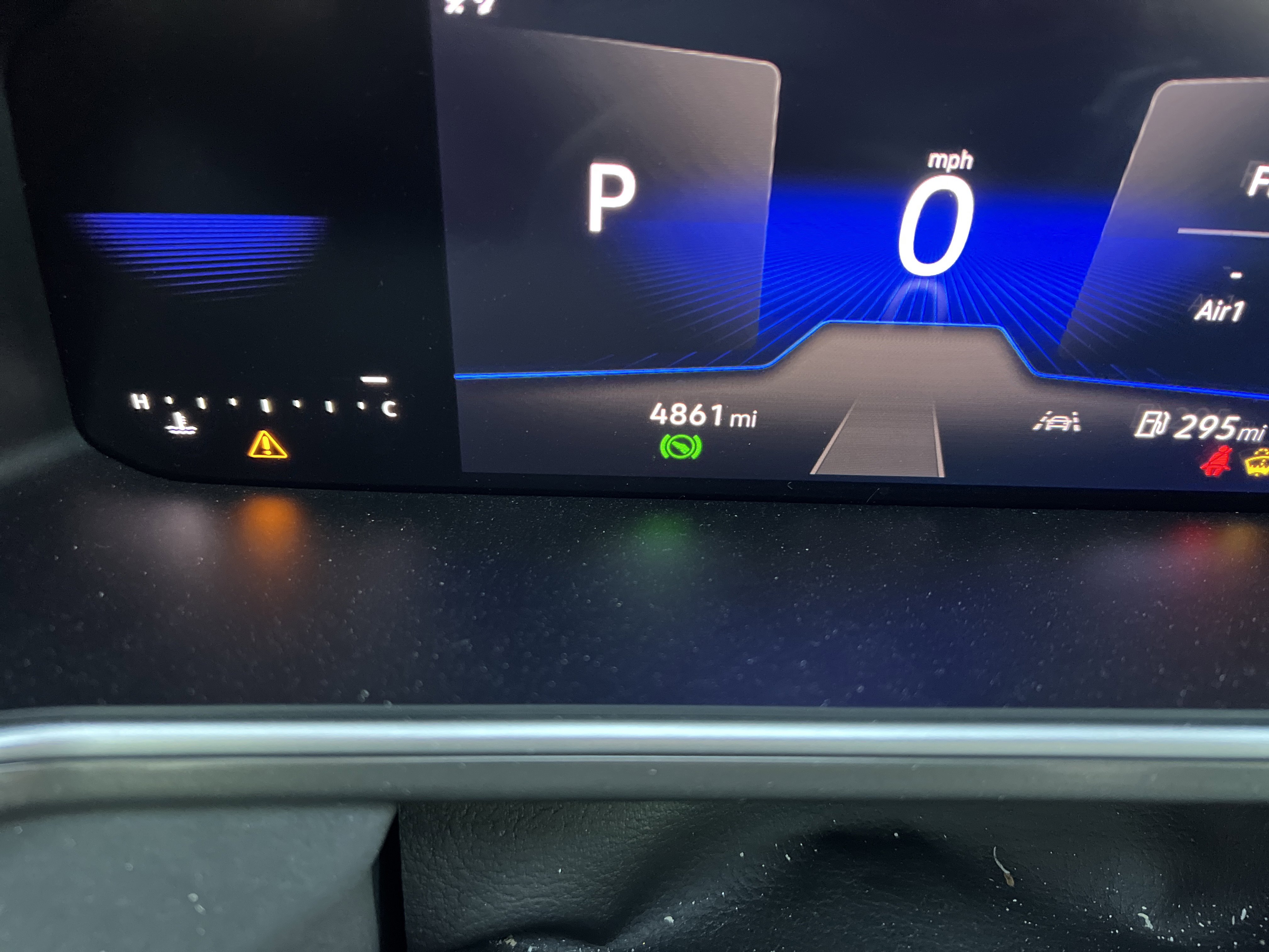 Used 2025 Volkswagen Taos SE image 21