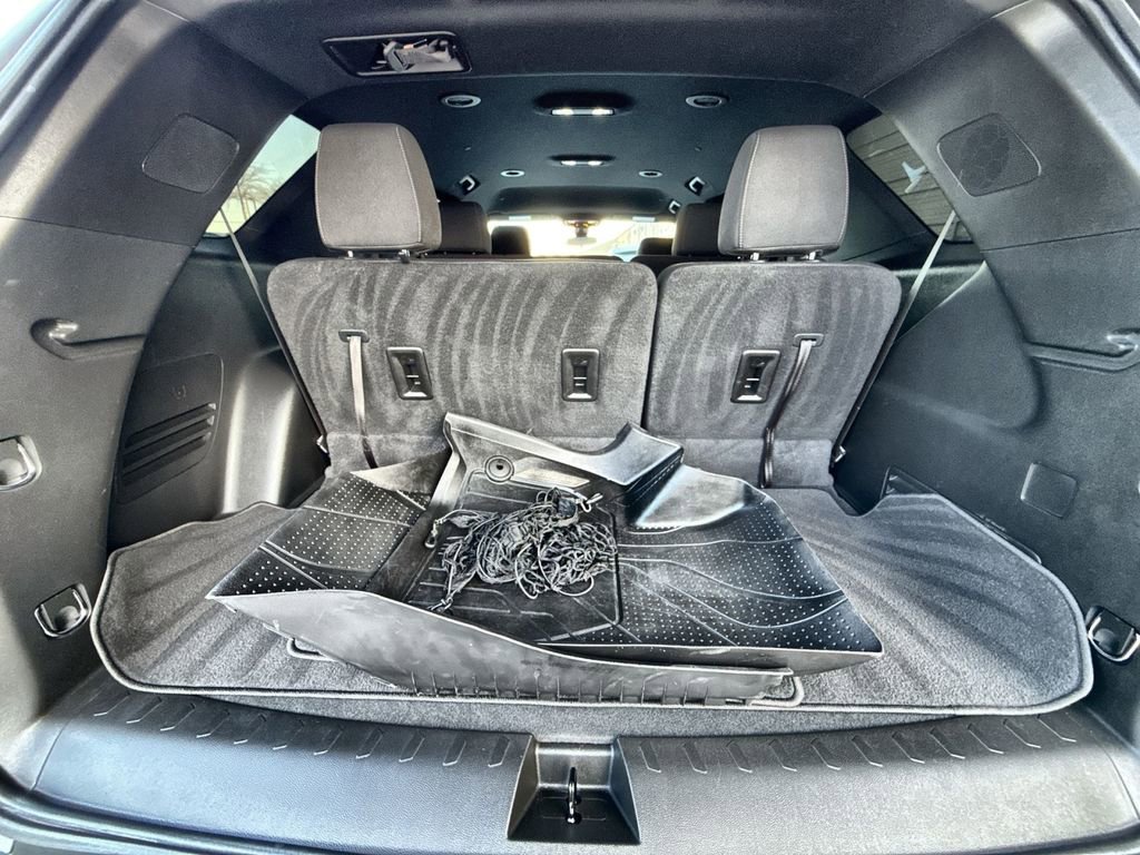 Used 2023 Chevrolet Traverse LT image 24