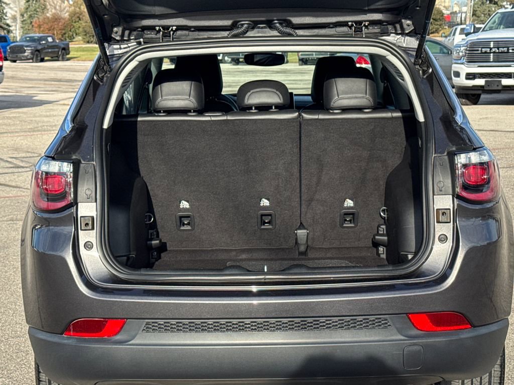 Certified 2022 Jeep Compass Latitude image 32