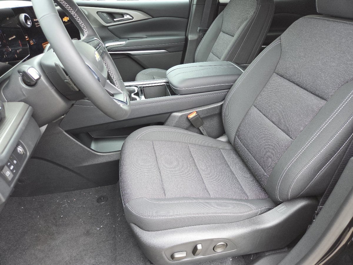 New 2027 Chevrolet Traverse LT FWD image 29