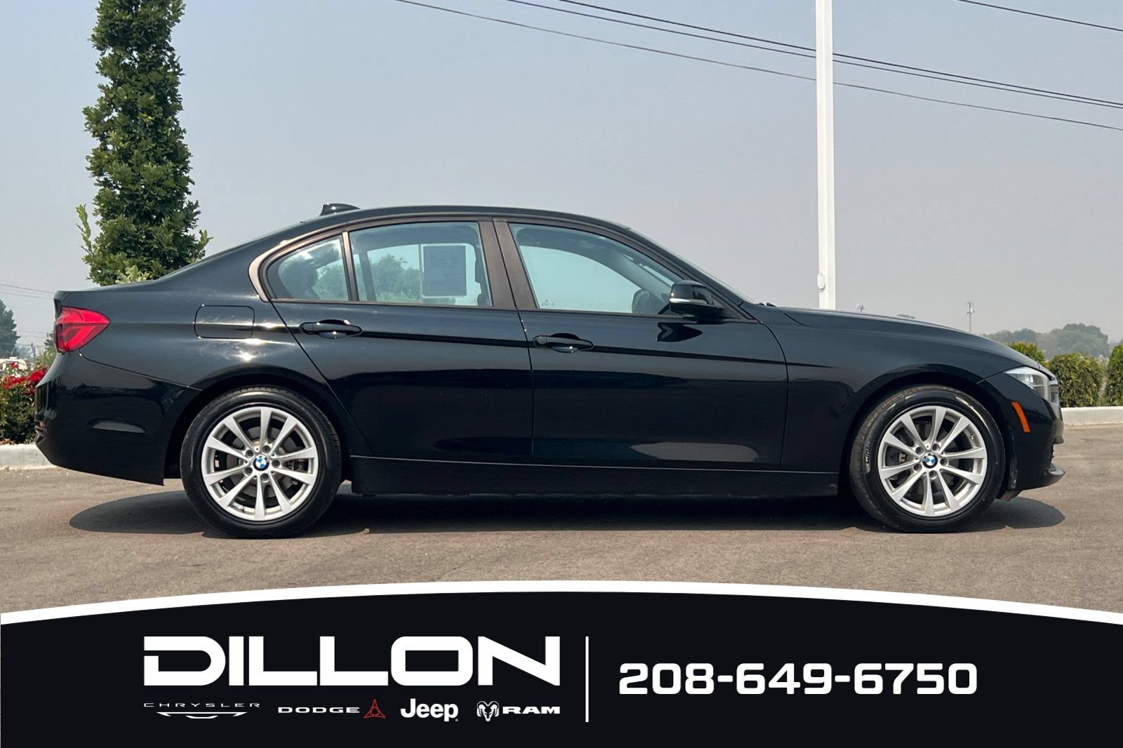 Used 2016 BMW 320i xDrive Sedan AWD/4WD image 3