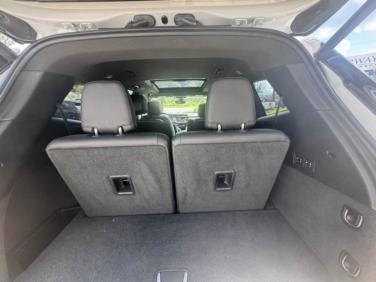 Used 2020 Cadillac XT6 Premium Luxury FWD image 25