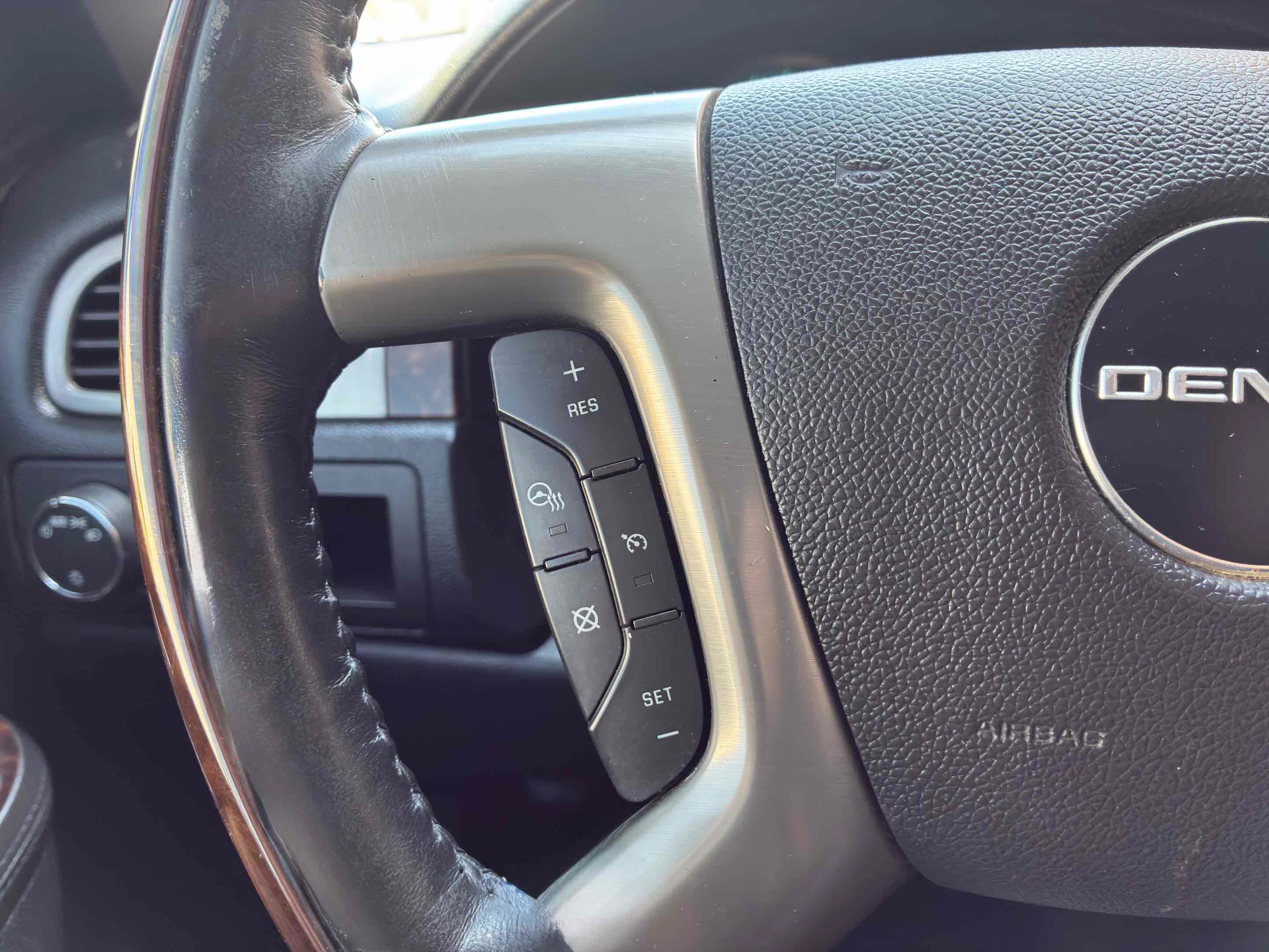 Used 2012 GMC Yukon Denali AWD/4WD image 21