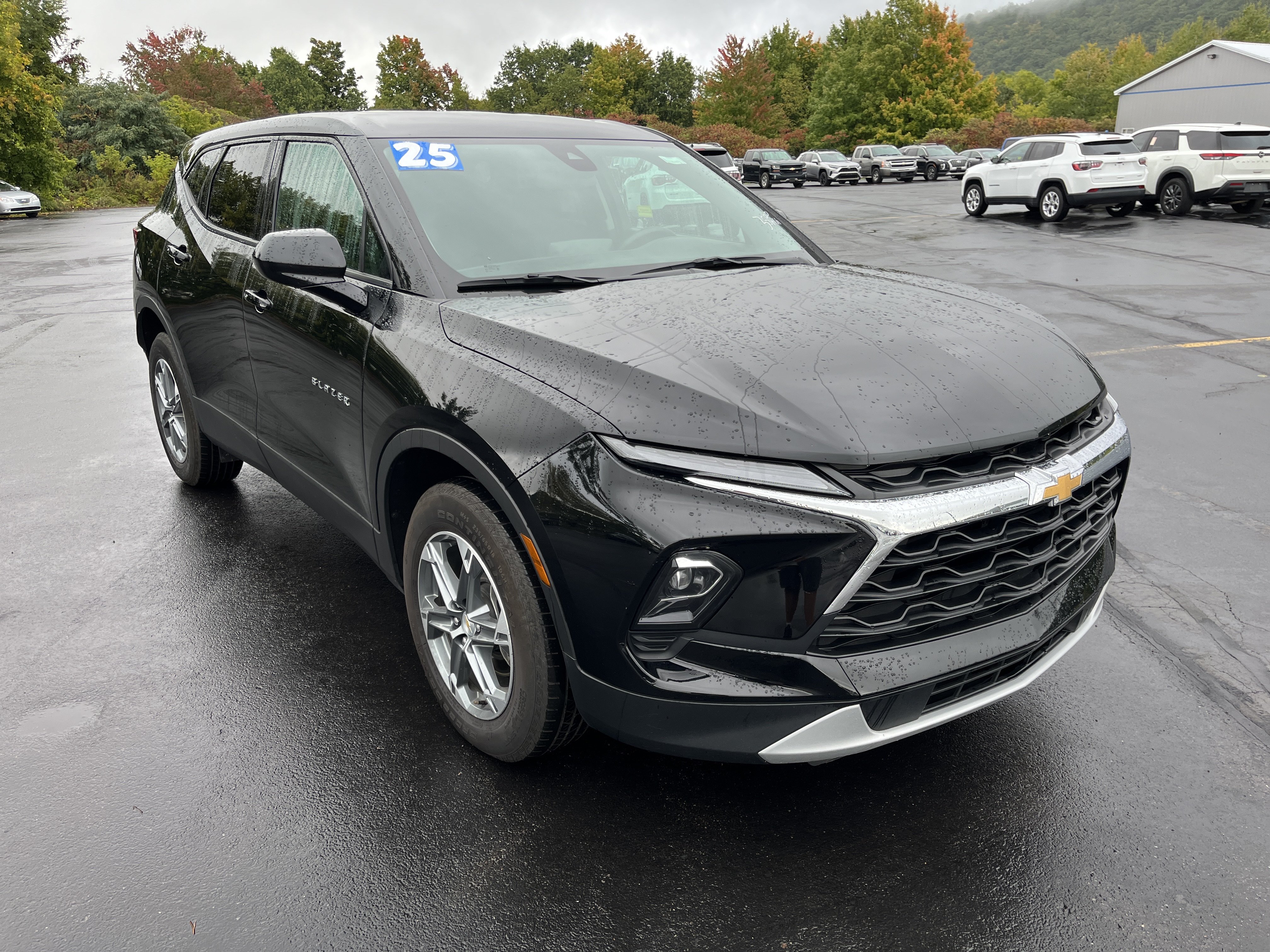 Used 2025 Chevrolet Blazer LT AWD/4WD image 3
