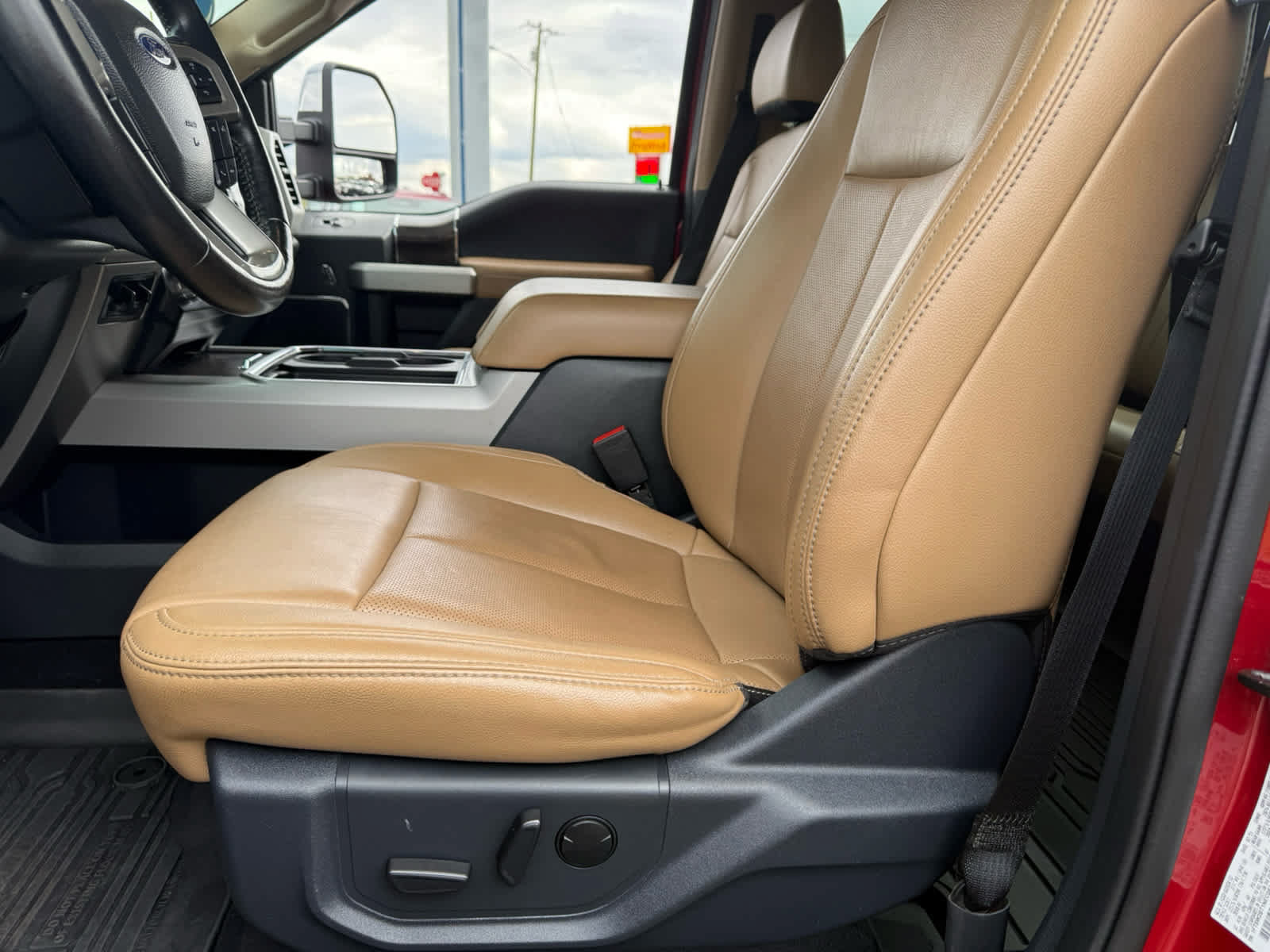 Used 2022 Ford F250 Lariat w/ Lariat Ultimate Package AWD/4WD image 4