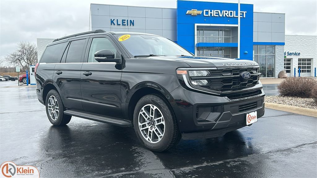 Used 2025 Ford Expedition Active AWD/4WD image 1
