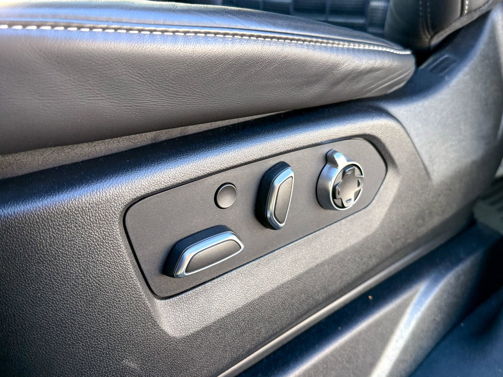 Used 2023 Cadillac Escalade V image 17