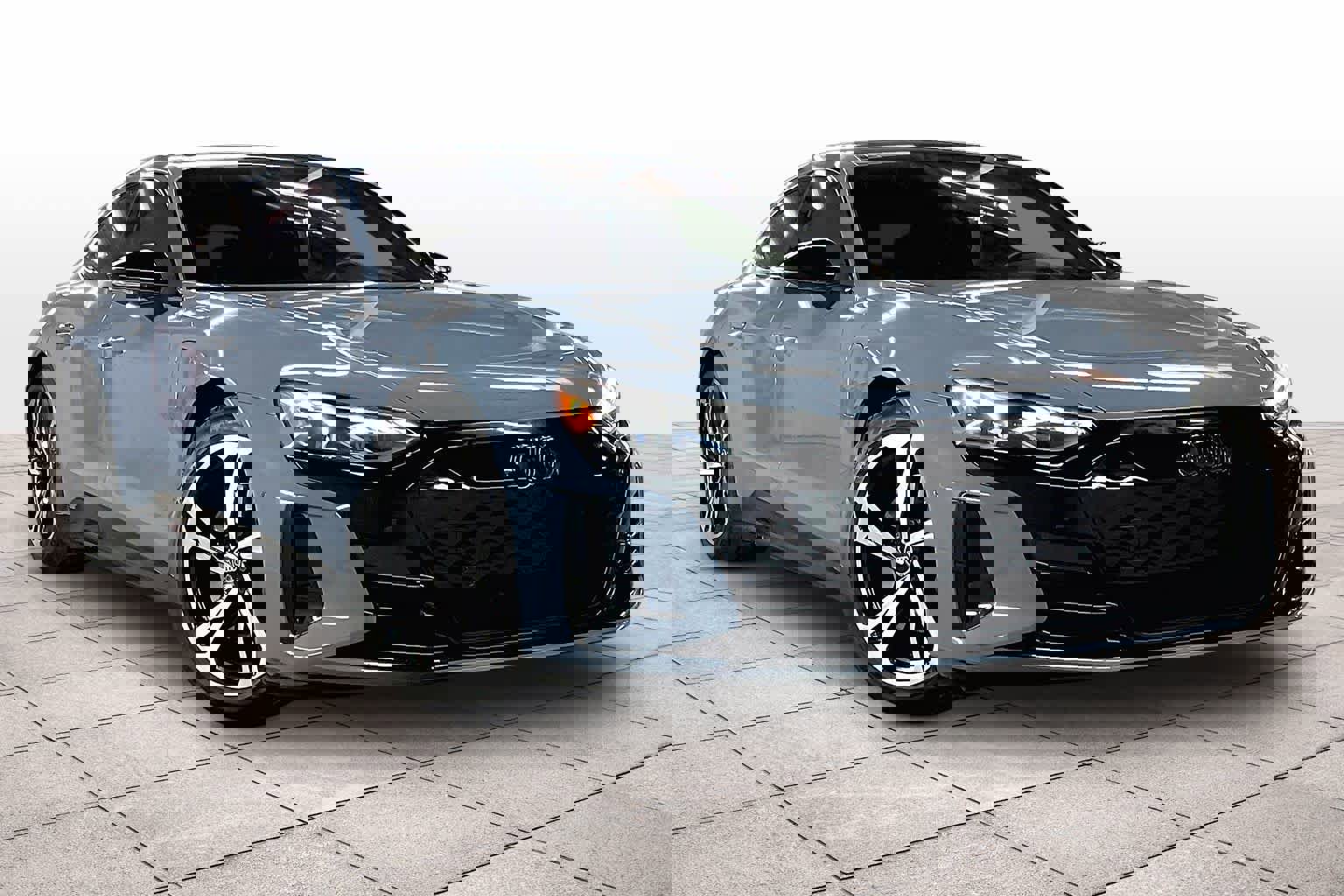 Used 2022 Audi e-tron GT Prestige w/ Prestige Package image 2