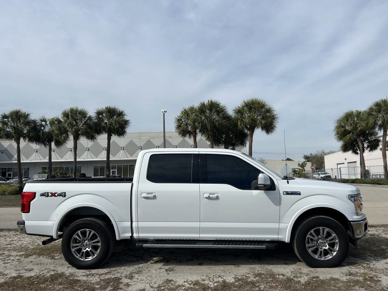 Used 2020 Ford F150 Lariat w/ Equipment Group 501A Mid image 5