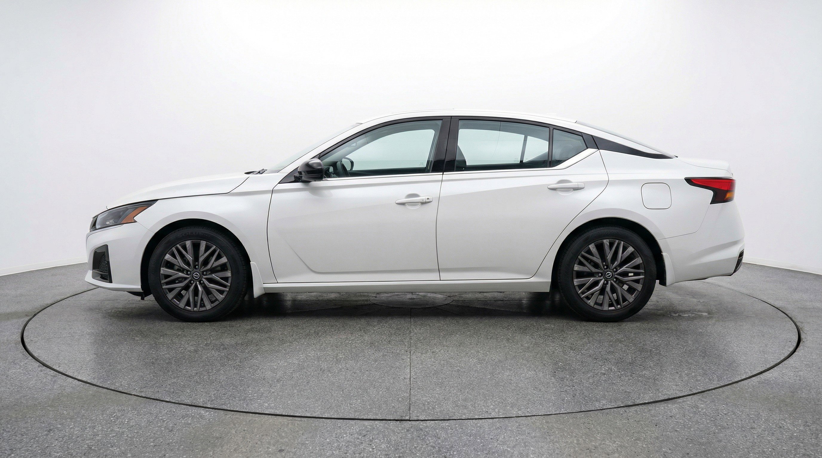 Used 2025 Nissan Altima 2.5 SV image 5