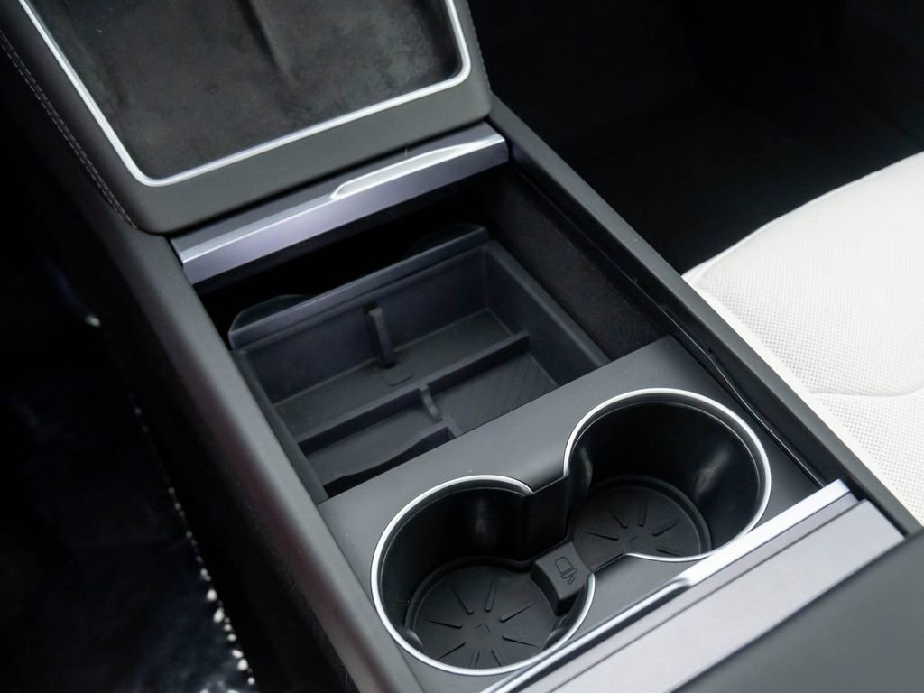 Used 2026 Tesla Model Y 2WD image 29