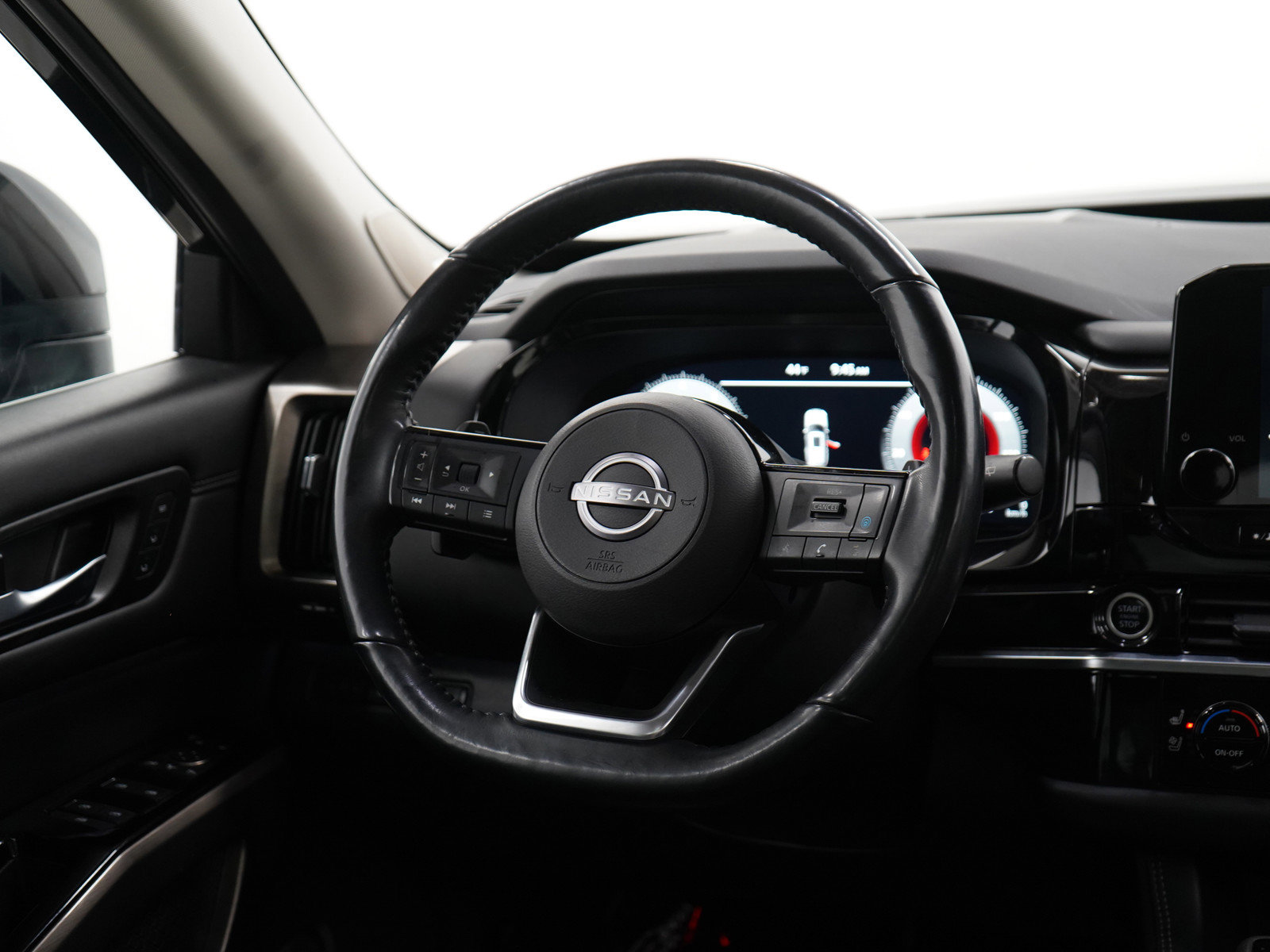 Used 2023 Nissan Pathfinder Platinum image 15