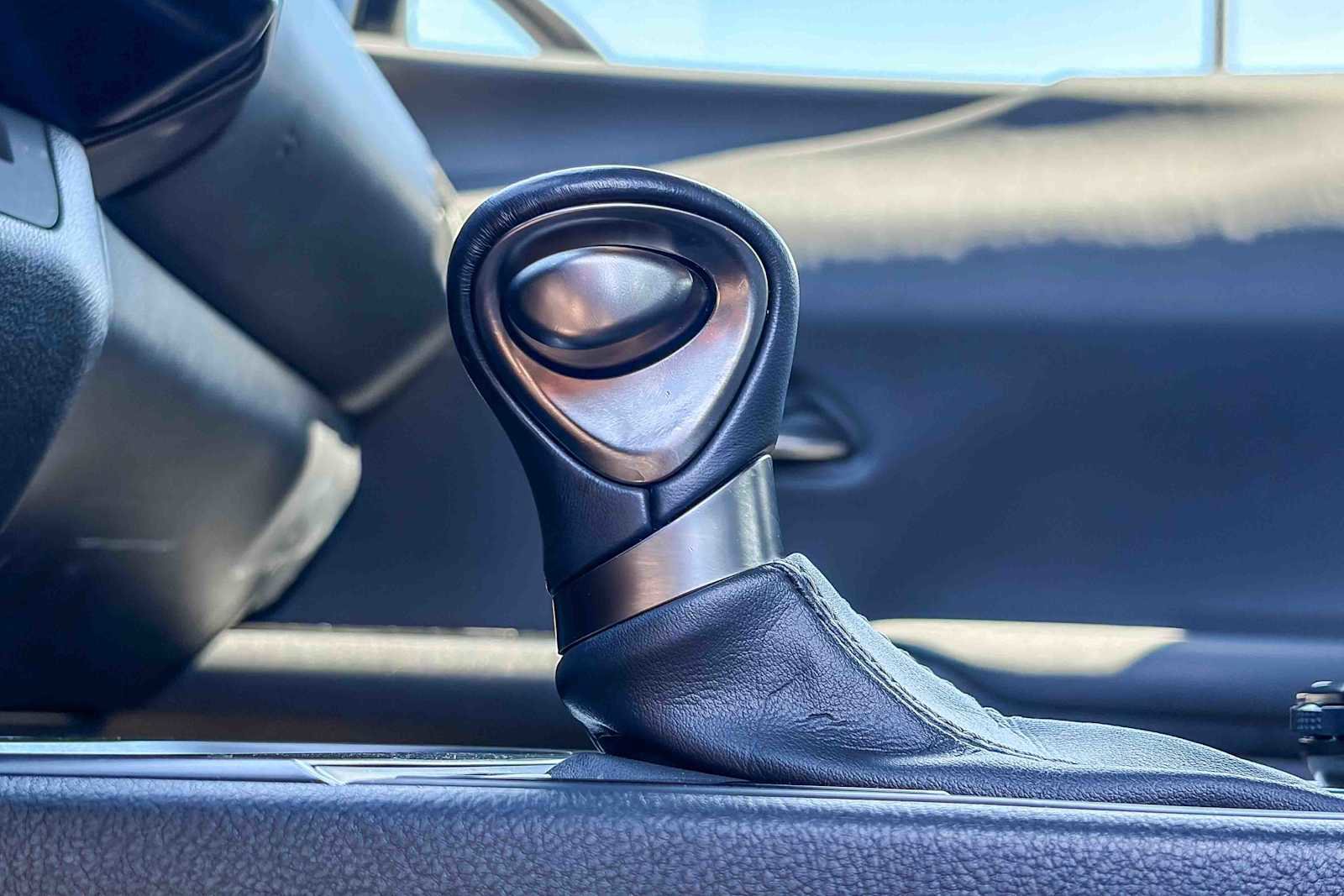 Certified 2022 Lexus UX 250h AWD w/ Accessory Package (Z1) image 22