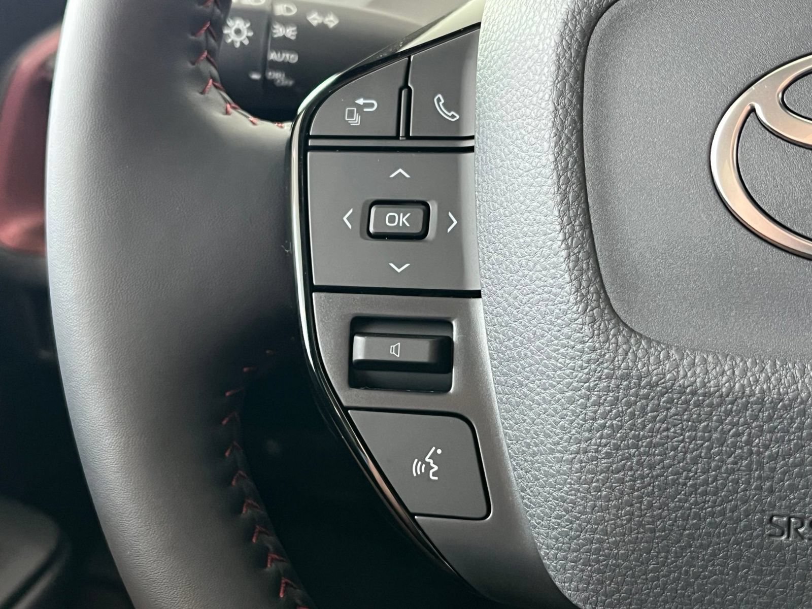 New 2026 Toyota Prius Plug-In Hybrid FWD image 31