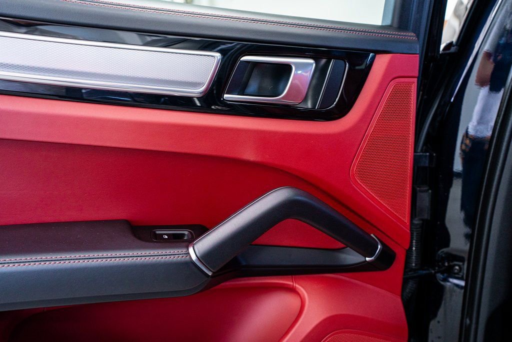 Used 2022 Porsche Cayenne Platinum Edition image 53