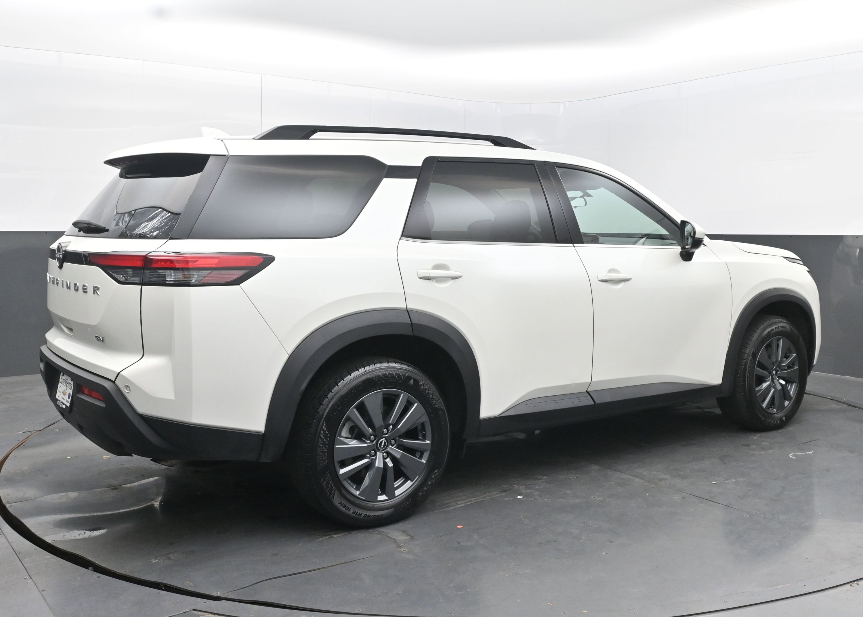 Used 2024 Nissan Pathfinder SV image 9
