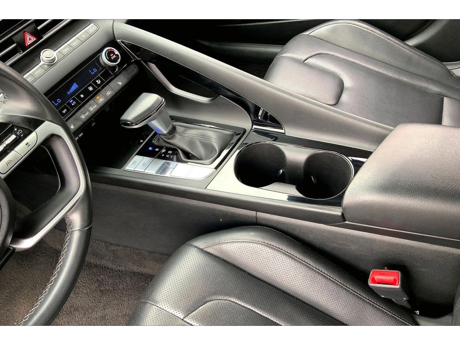 Used 2025 Hyundai Elantra Limited FWD image 16