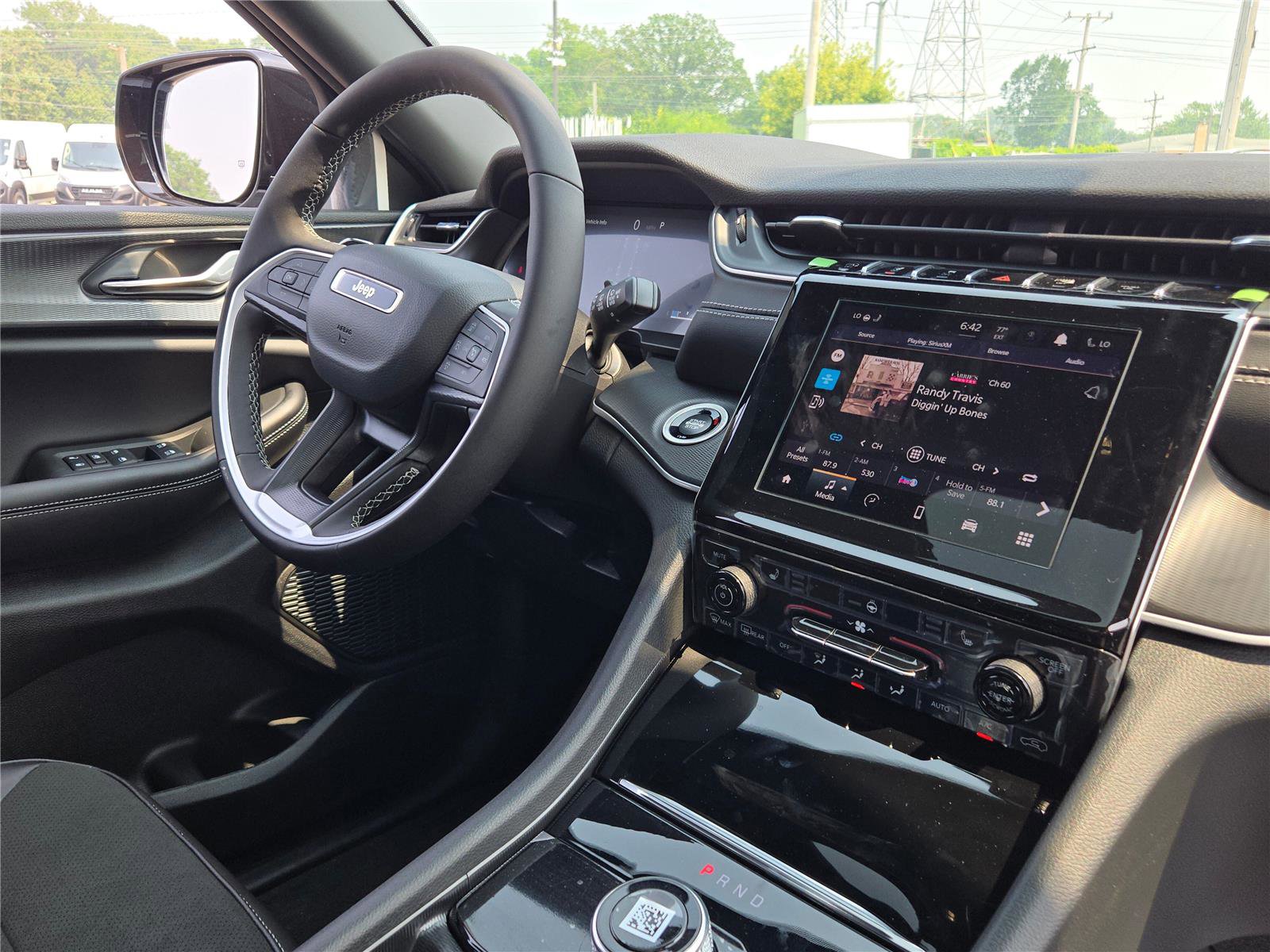 New 2025 Jeep Grand Cherokee Altitude image 8