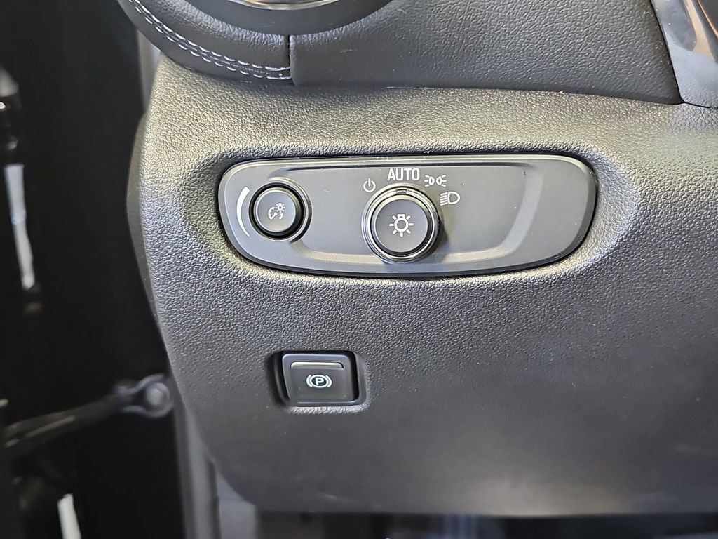 Used 2025 Chevrolet Blazer LT FWD image 25