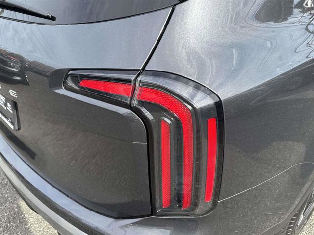 Used 2023 Kia Telluride EX w/ EX Captain's Chair Package image 9