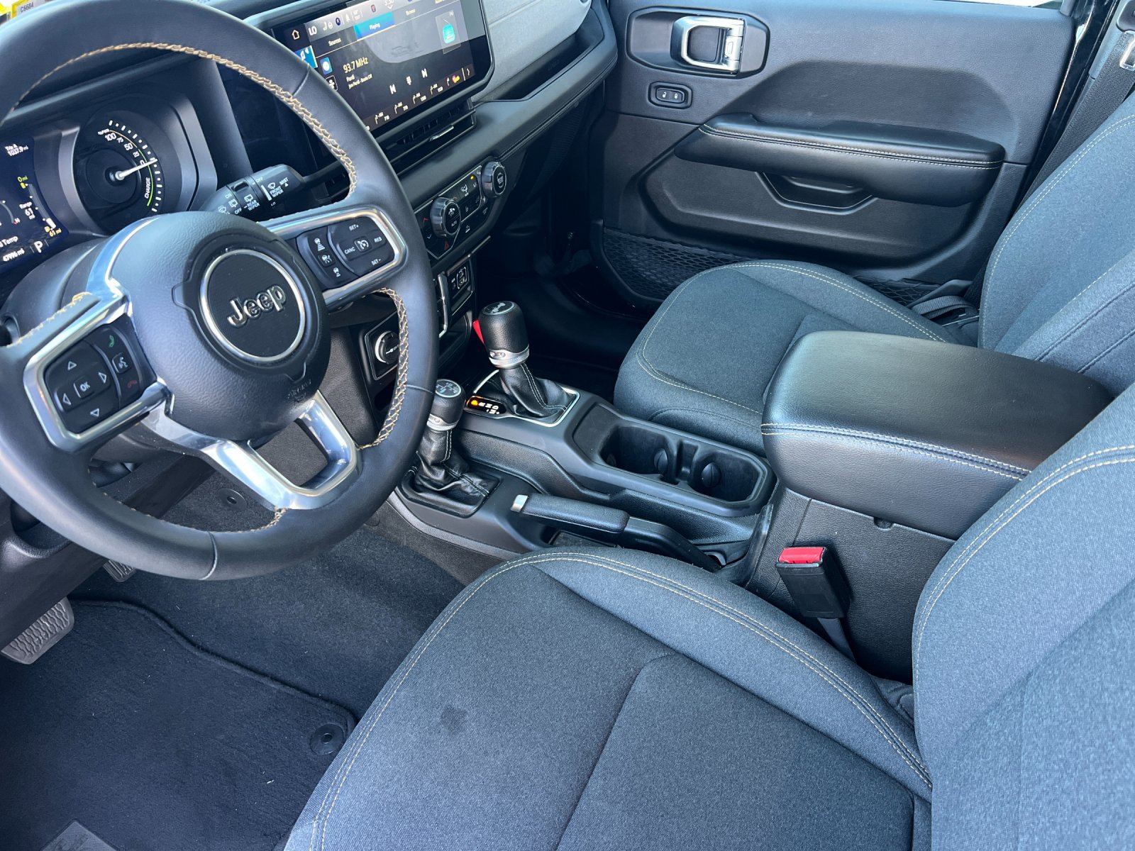 Used 2024 Jeep Wrangler Unlimited Sahara AWD/4WD image 10