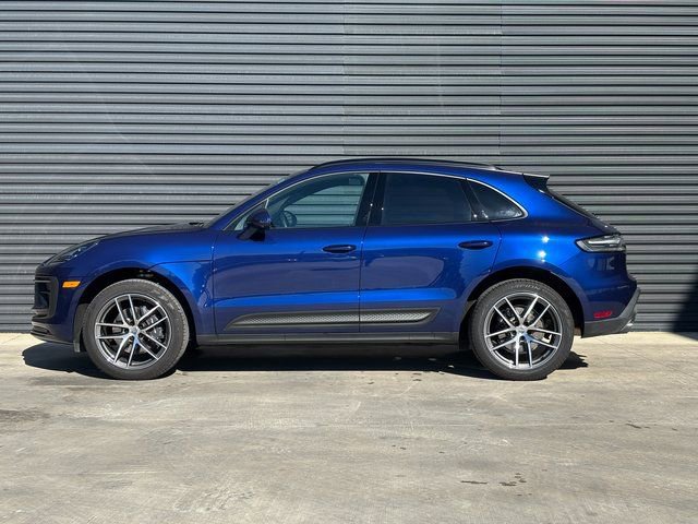 Used 2025 Porsche Macan AWD/4WD image 2