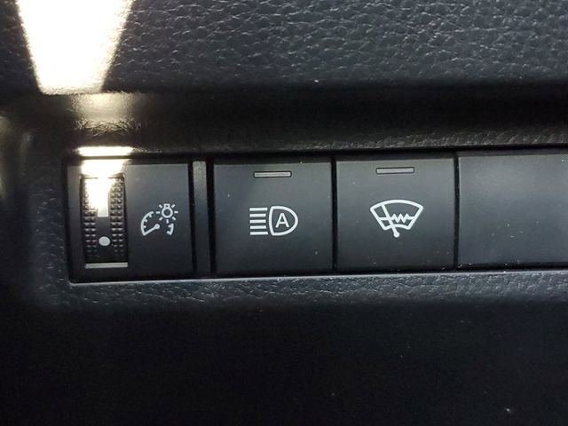 Used 2022 Toyota RAV4 XLE Premium image 34