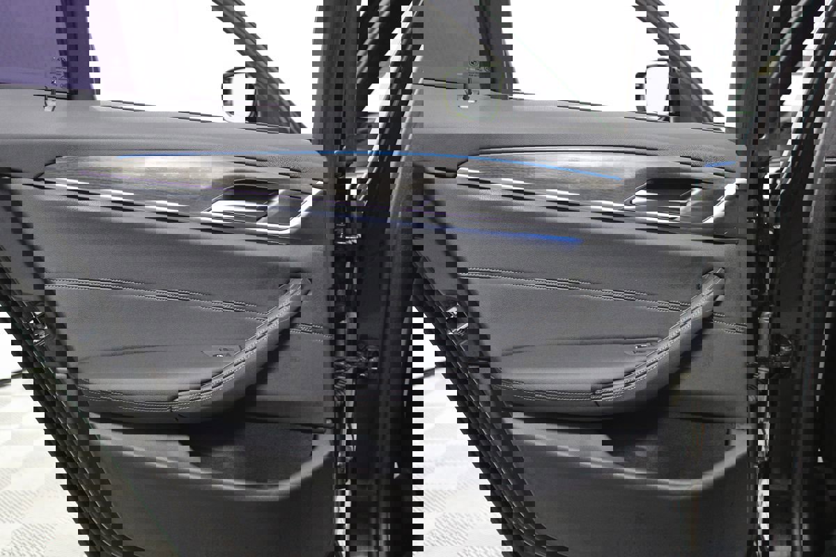 Used 2023 BMW 530e 530e w/ M Sport Package image 29