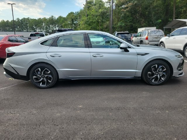 Used 2025 Hyundai Sonata SEL FWD image 4