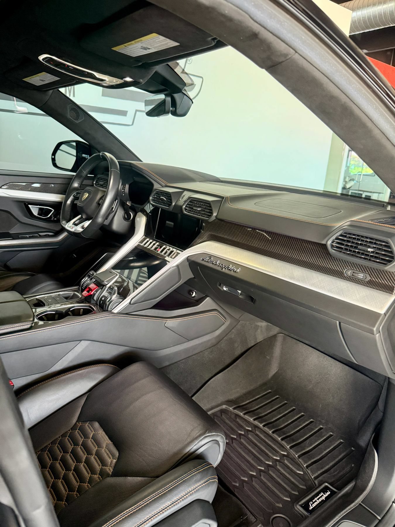 Used 2021 Lamborghini Urus AWD/4WD image 25