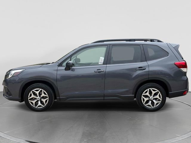 Used 2023 Subaru Forester Premium image 2