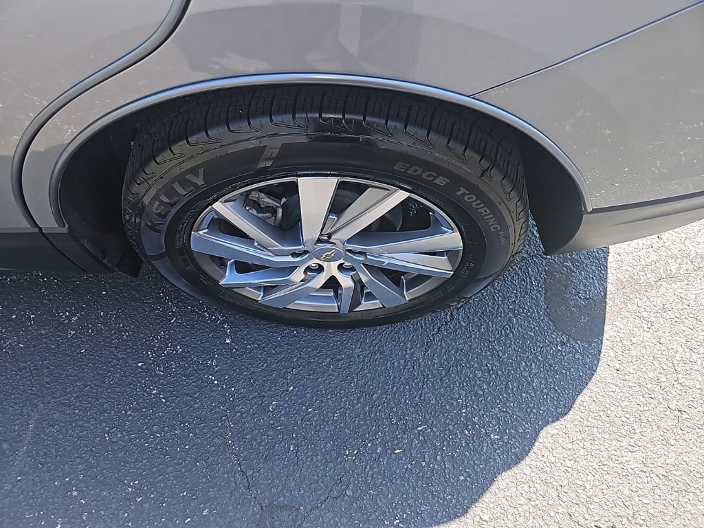 Used 2023 Chevrolet Equinox LT FWD image 12