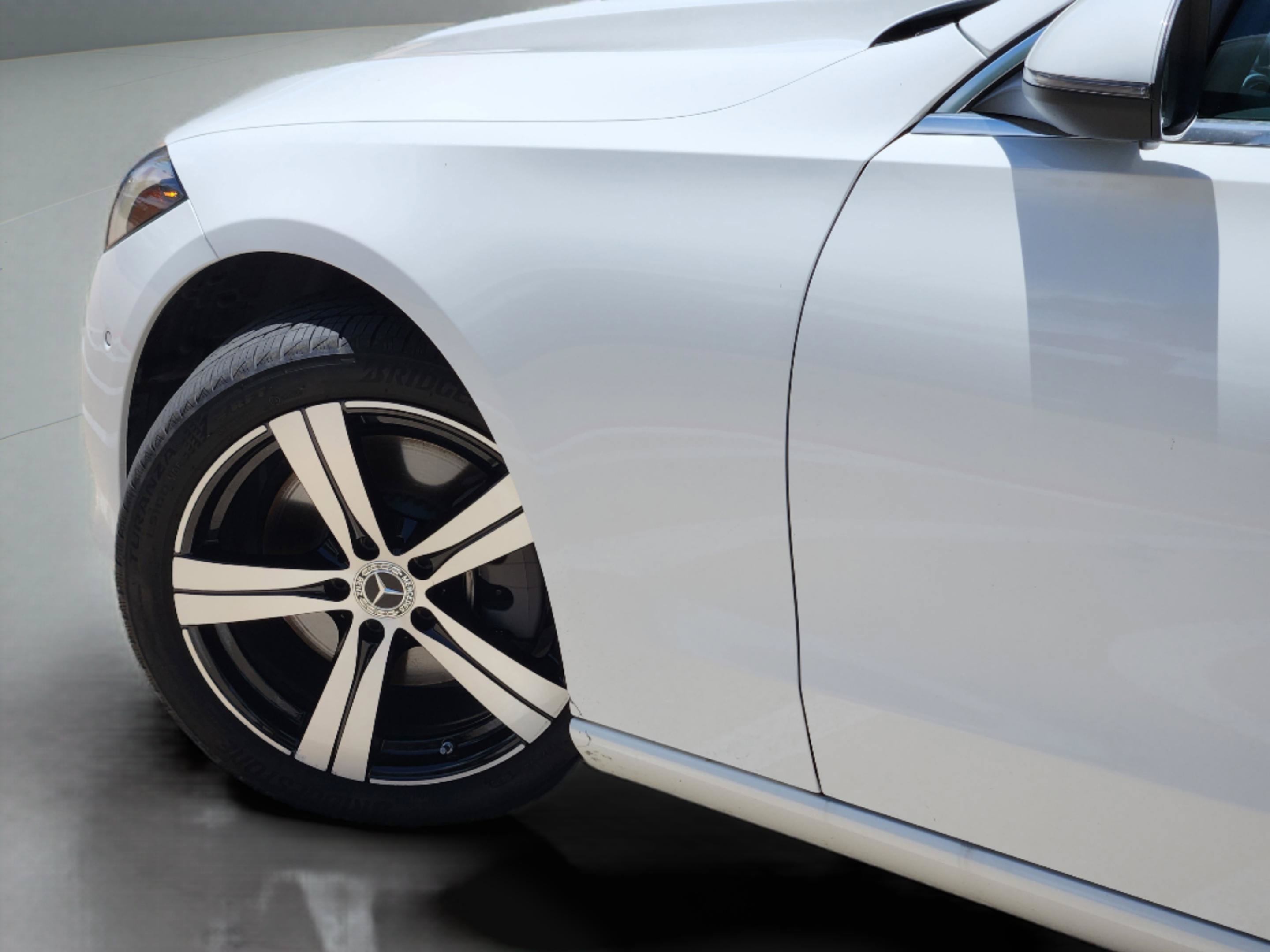 Used 2025 Mercedes-Benz C 300 Sedan image 26