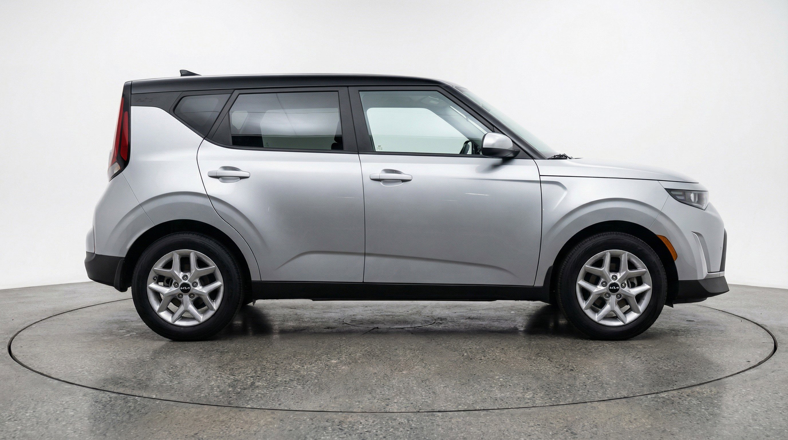 Used 2025 Kia Soul LX w/ LX Technology Package image 11