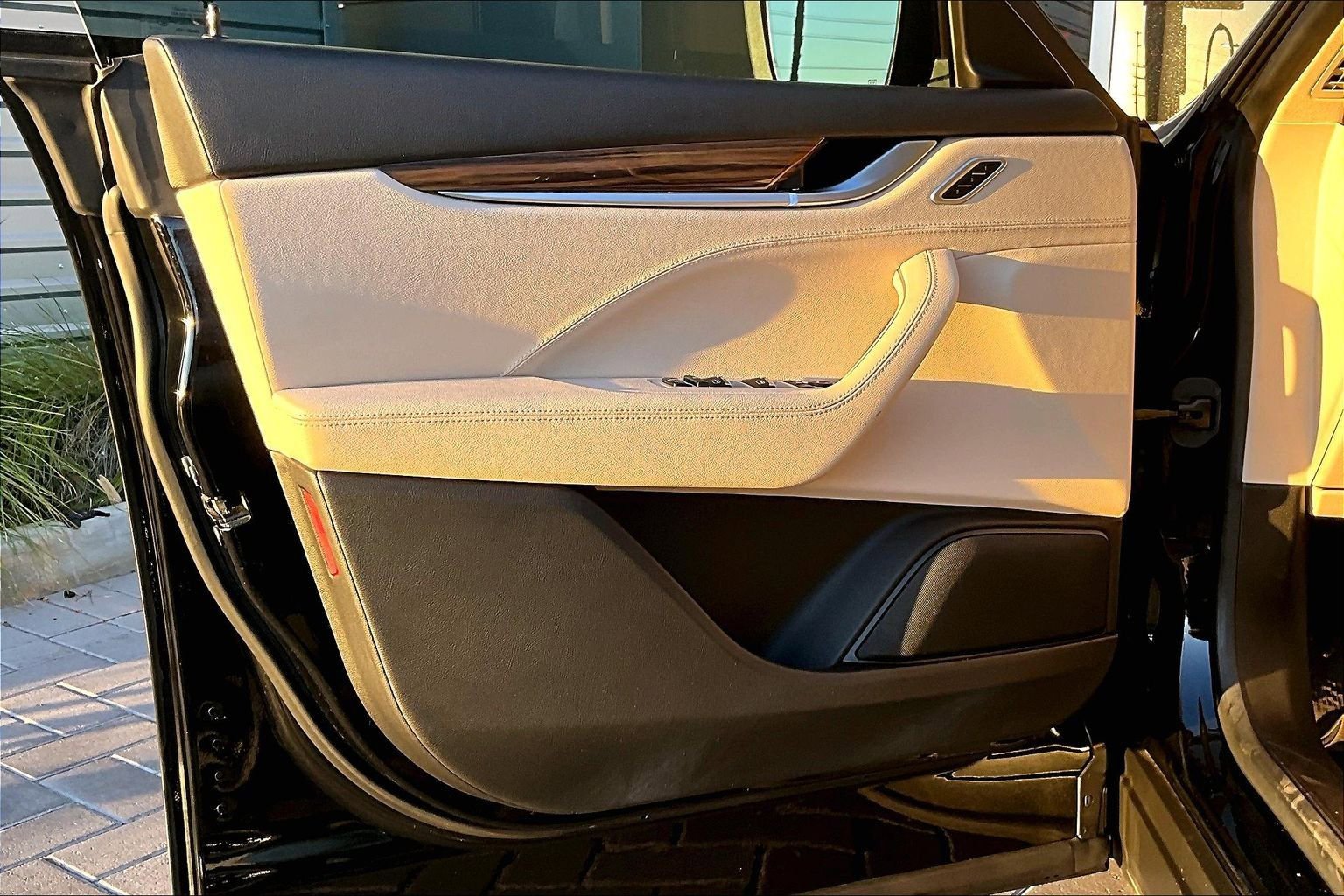 Used 2017 Maserati Levante image 22