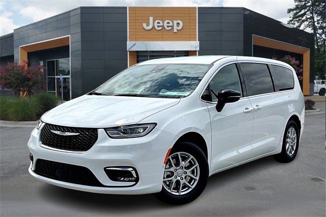 New 2026 Chrysler Pacifica Select