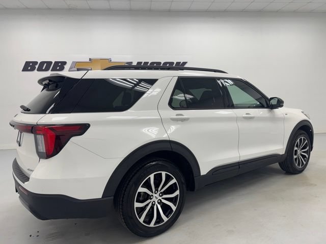 Used 2025 Ford Explorer ST-Line AWD/4WD image 5