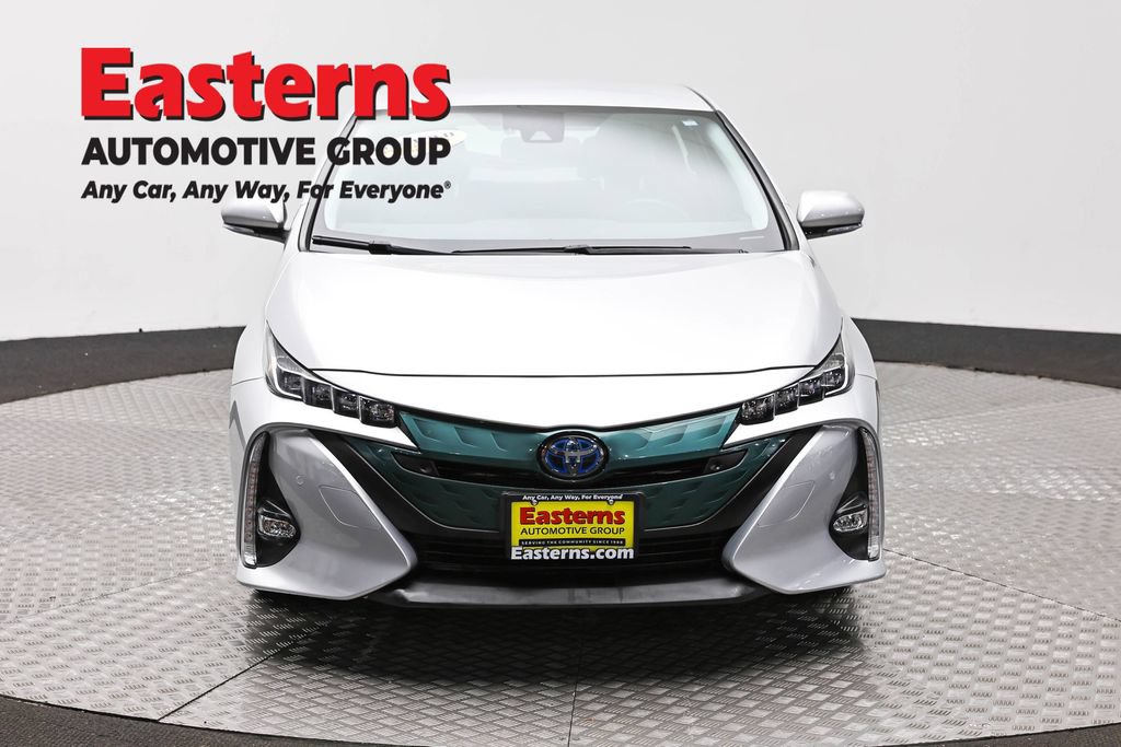 Used 2018 Toyota Prius Prime Advanced FWD image 2