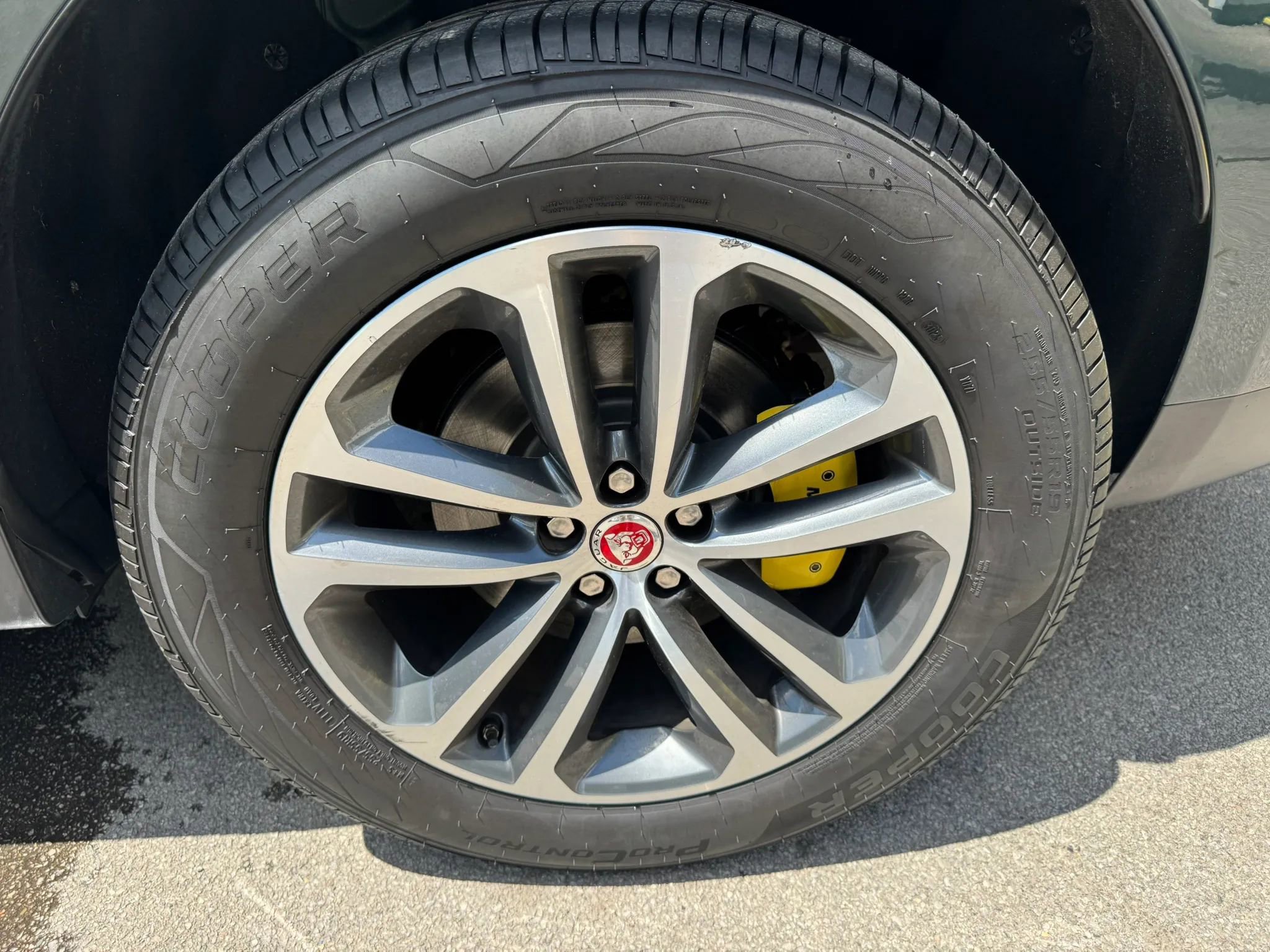 Used 2018 Jaguar F-PACE Premium AWD/4WD image 28