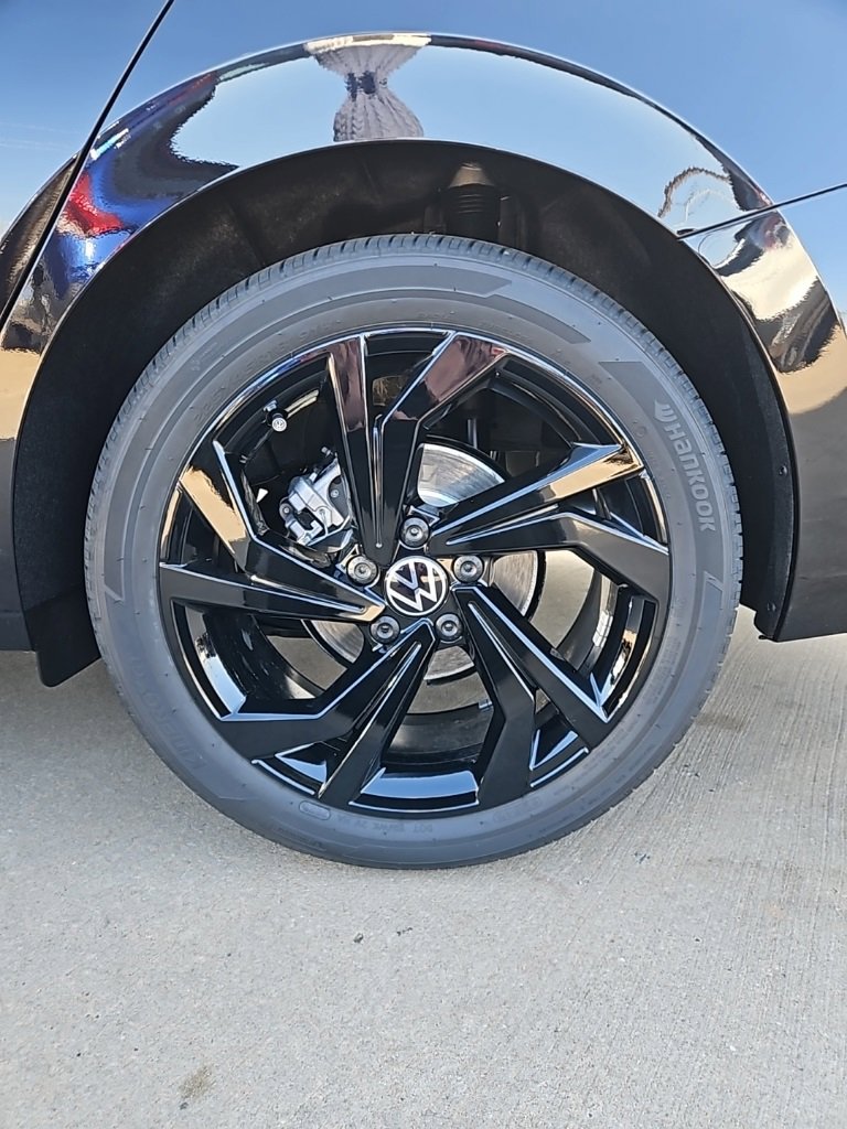 New 2026 Volkswagen Jetta SE image 9