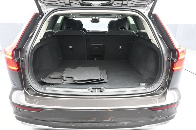 Used 2025 Volvo V60 B5 Cross Country Plus AWD/4WD image 26