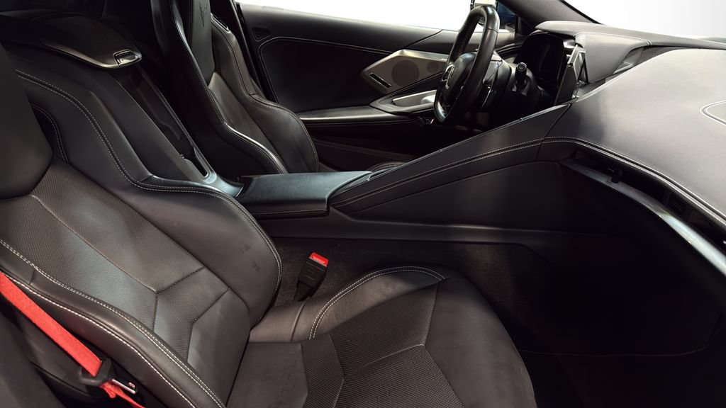 Used 2024 Chevrolet Corvette Stingray Preferred Cpe w/ Battery Protection Package RWD image 11