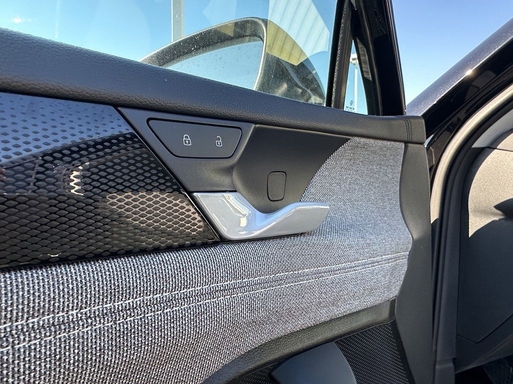 Used 2025 Volkswagen Tiguan S image 20