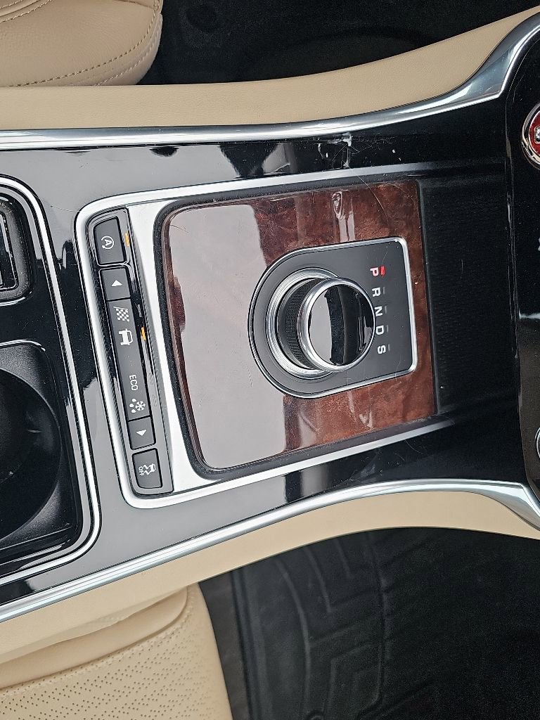 Used 2017 Jaguar XF Prestige AWD/4WD image 8