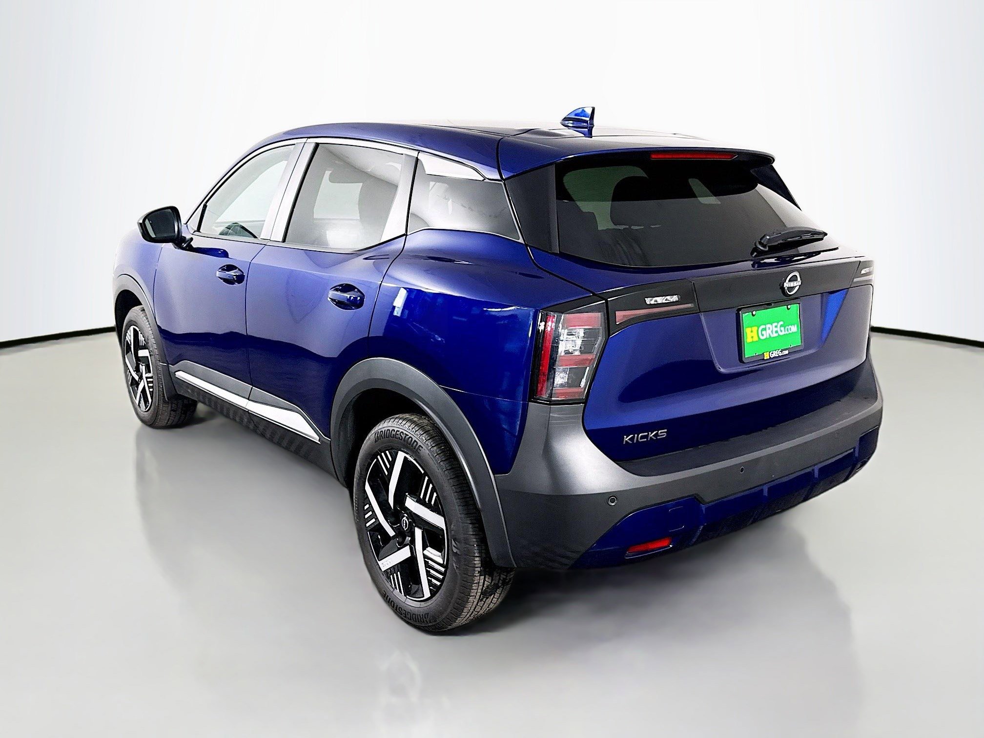 Used 2025 Nissan Kicks SV image 7