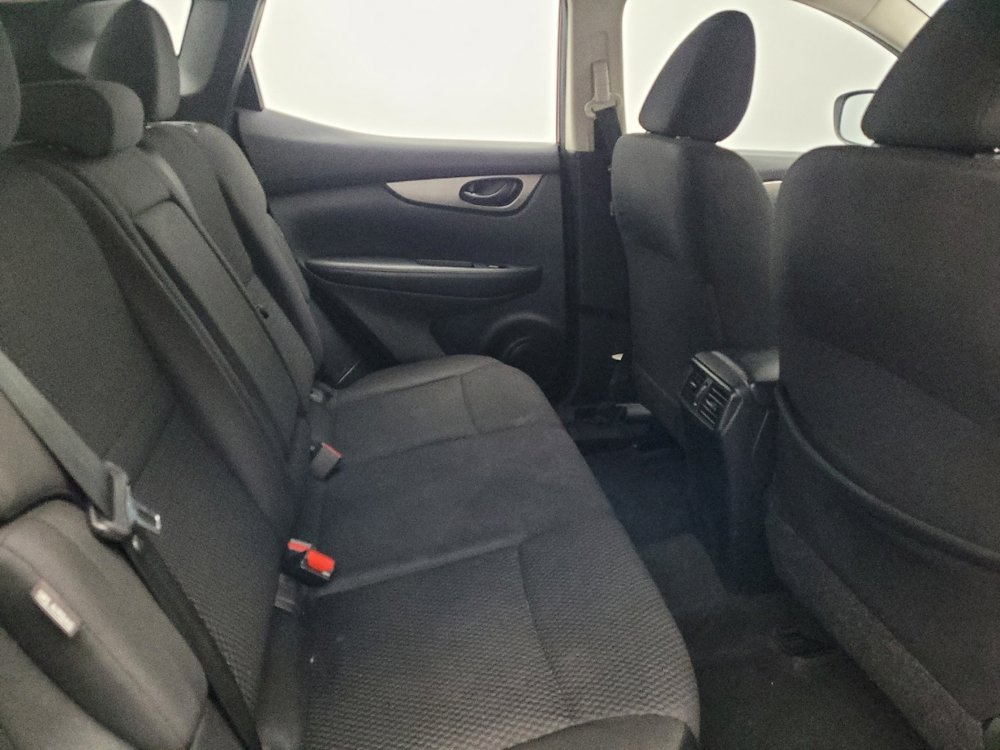 Used 2020 Nissan Rogue Sport S image 19